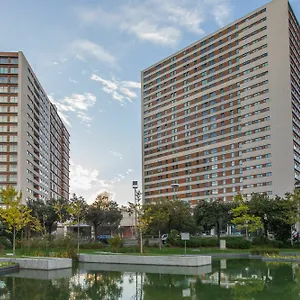 Your Parque Nacoes ליסבון